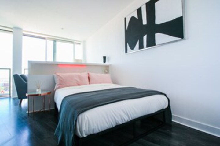 Room 5 of 9
