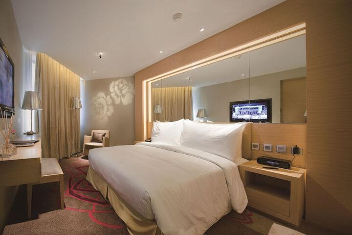 Room 6 of 37