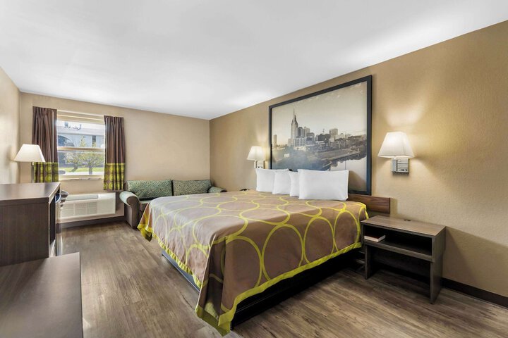 1 King Bed (2 of 17)