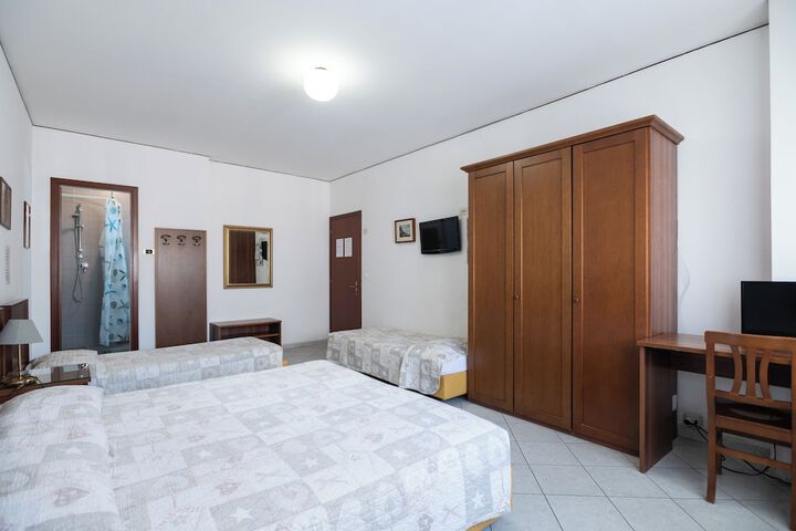 Room 12 of 23