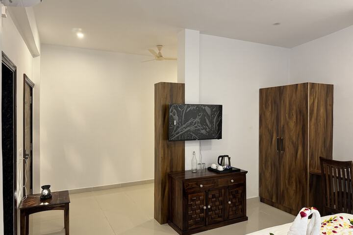 Room 6 of 11