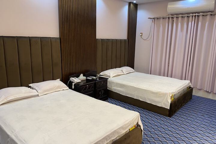 Room 6 of 10