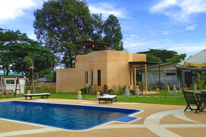 Hotel with Pool