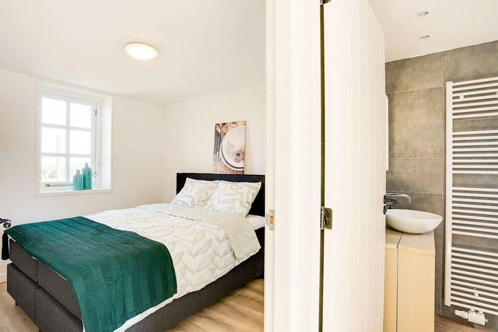 Room 2 of 17