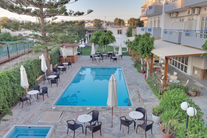 Pools & Facilities