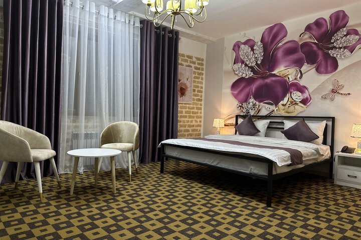 Room 16 of 28