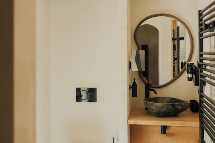 Room 25 of 103