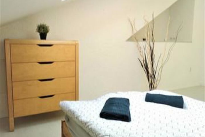 Room 3 of 10