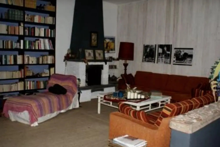 Room 2 of 8
