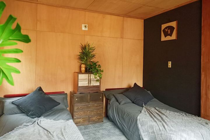 Room 2 of 42