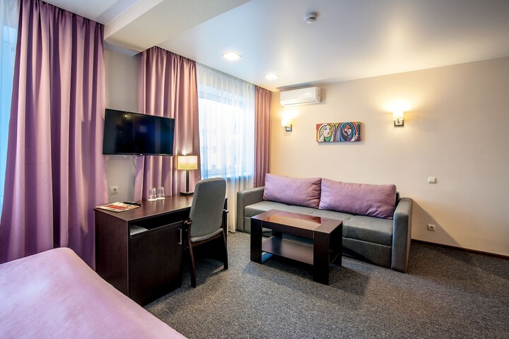 Room 6 of 107