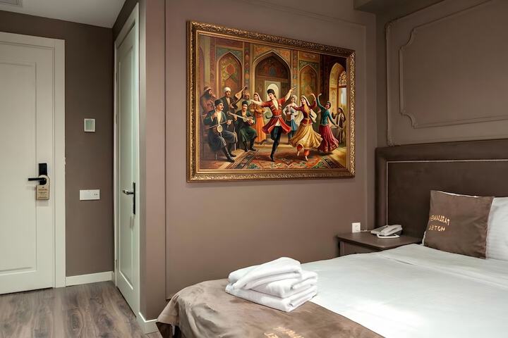Room 3 of 25
