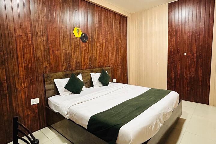Room 3 of 6