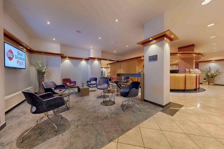 Entrance & Lobby