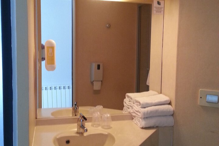 Room 48 of 73