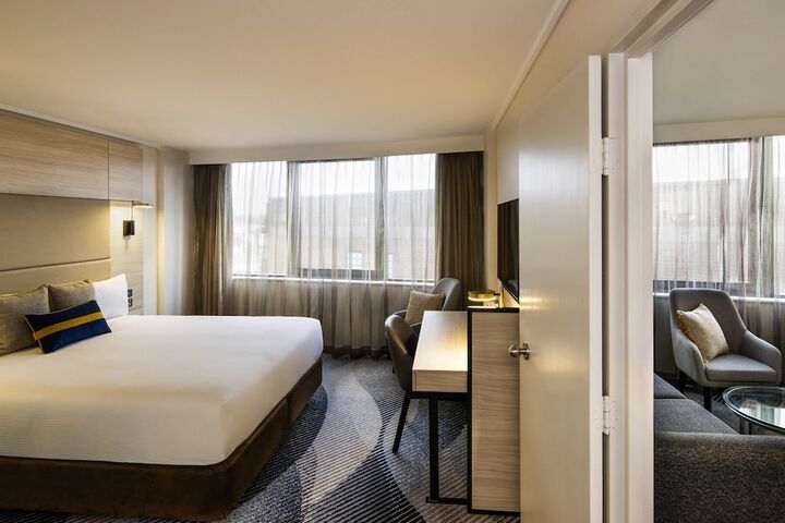 Room 18 of 108