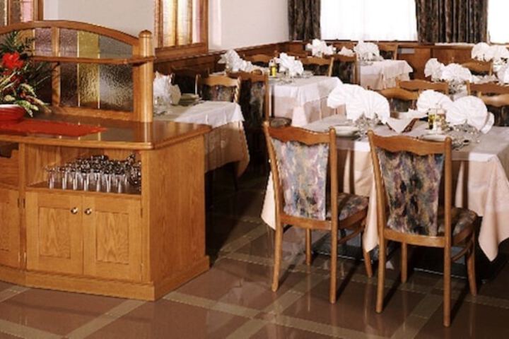 Dining 59 of 76