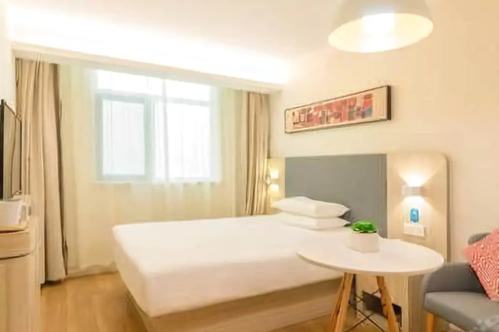 Room 4 of 10