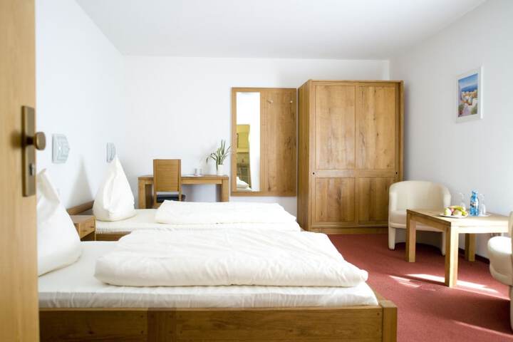 Room 4 of 50