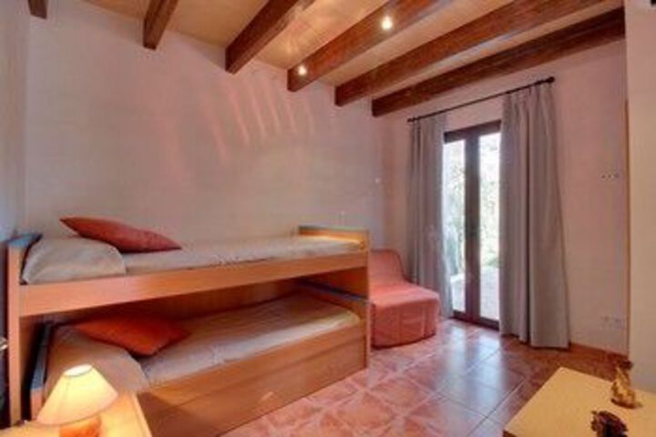 Room 11 of 25