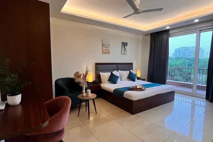 Room 8 of 16