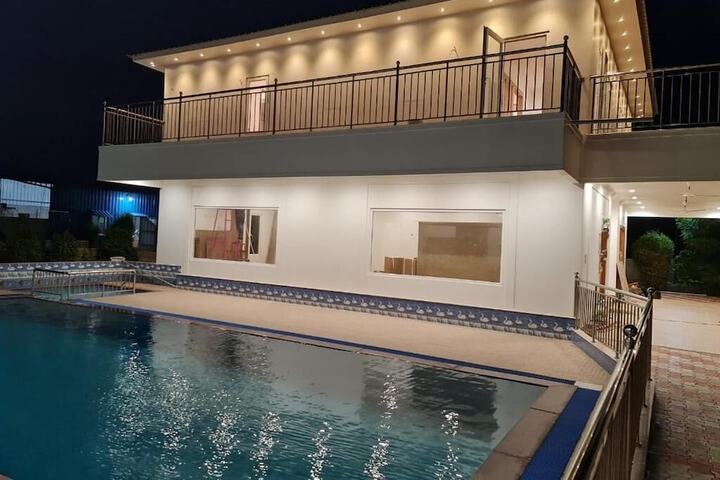 Pool 17 of 21