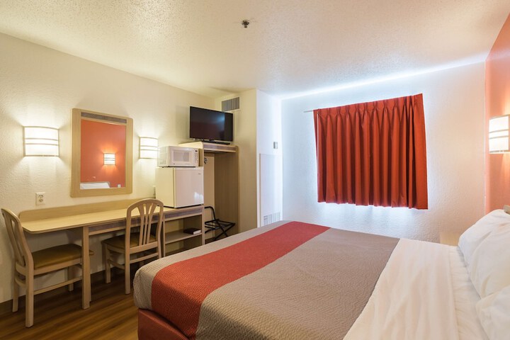 Room 21 of 34