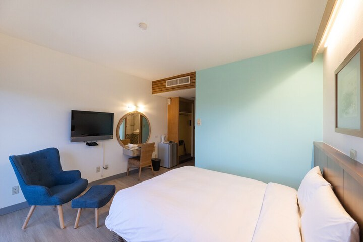 Room 6 of 34