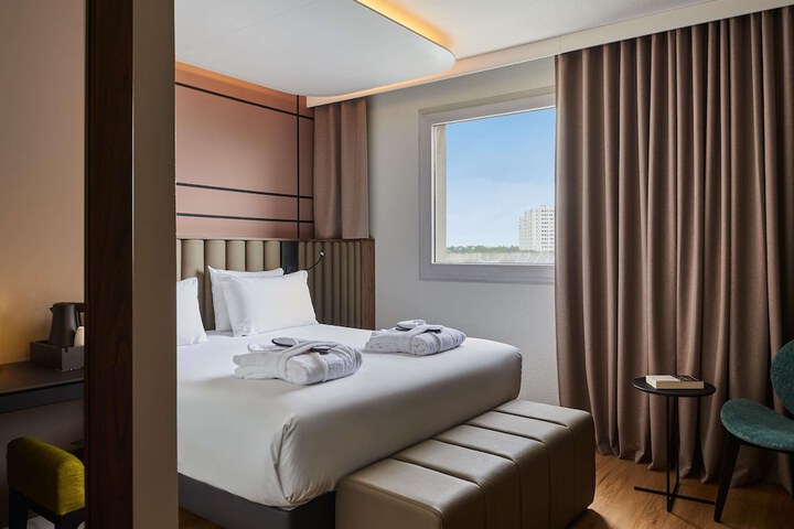 Room 25 of 60