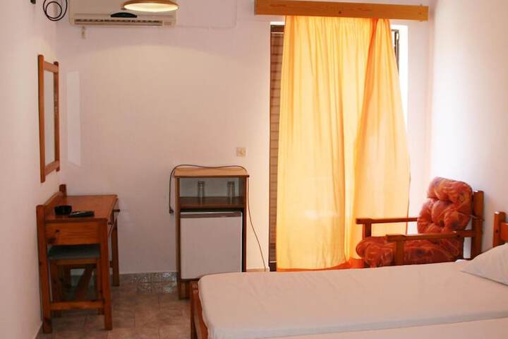 Room 13 of 42