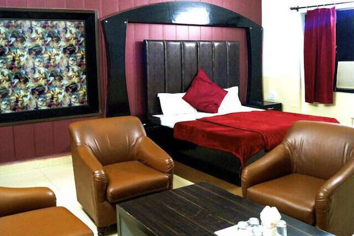 Room 7 of 13