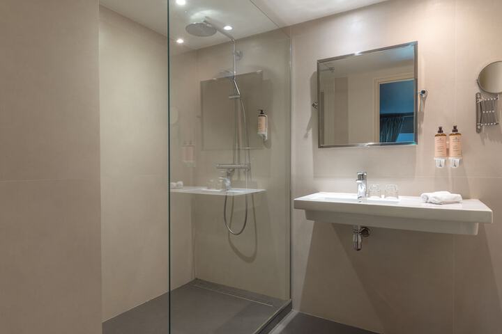 Clean Restrooms