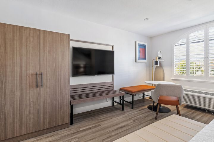 Room 37 of 61