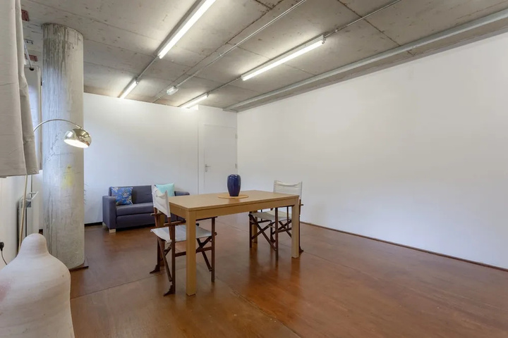 Room 7 of 12