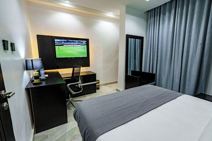 Room 32 of 87