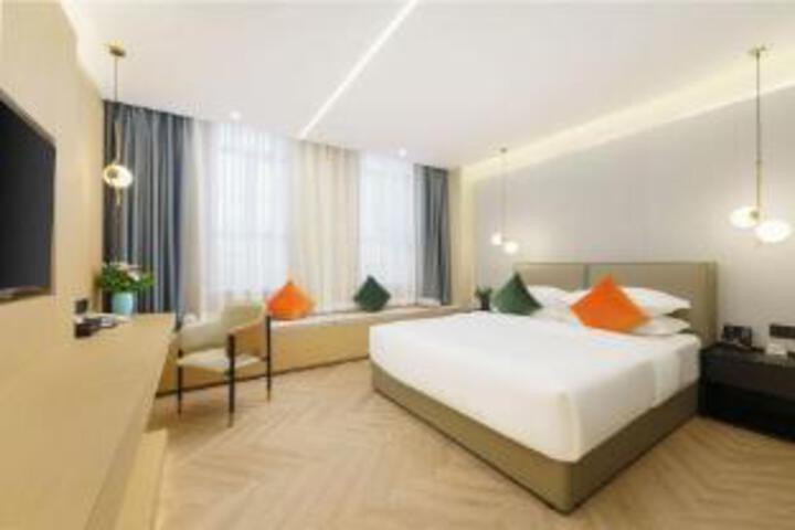 Room 9 of 9