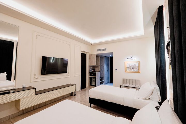 Room 18 of 93