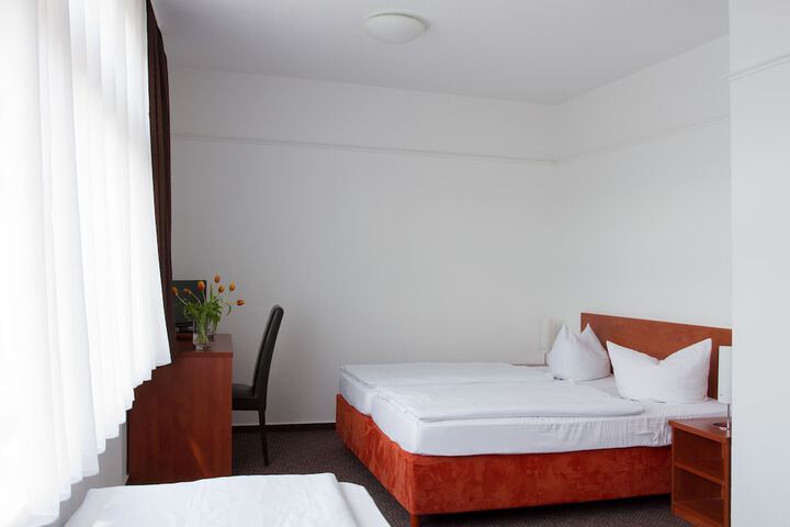 Room 6 of 29