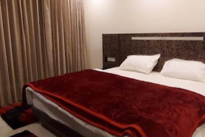 Room 12 of 25