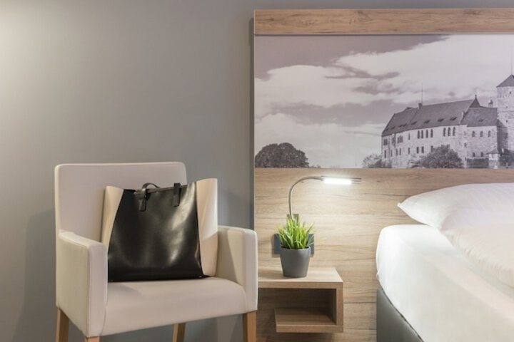 Room 4 of 44