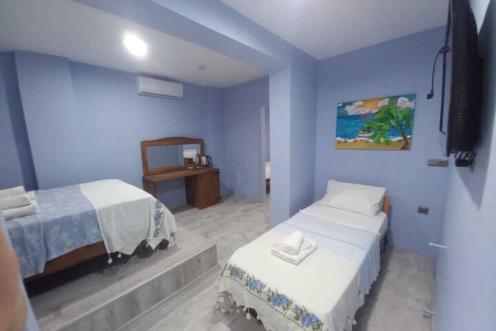 Room 7 of 32