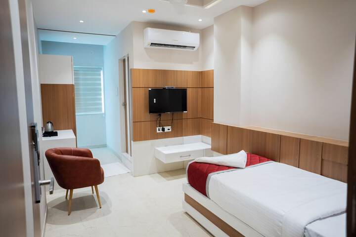 Room 27 of 34