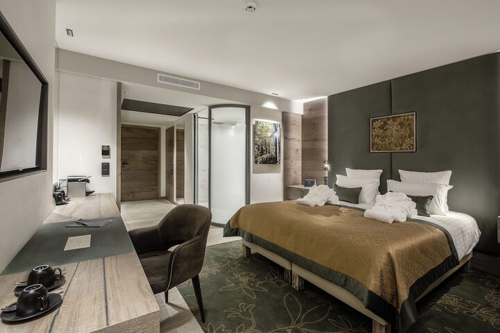 Room 2 of 95