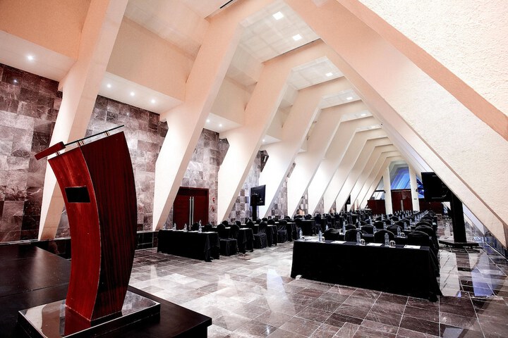 Business Center 96 of 128
