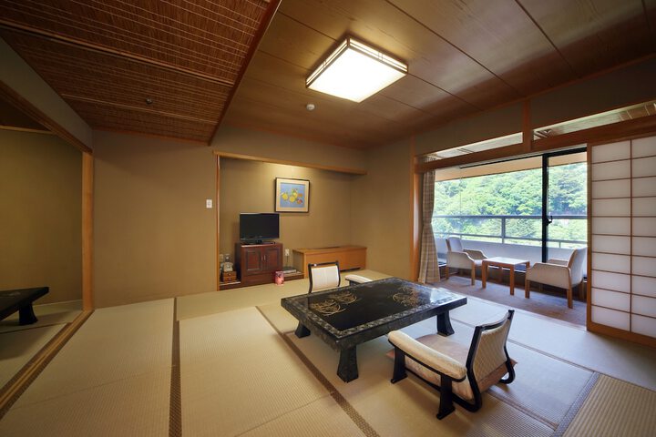 Room 5 of 123