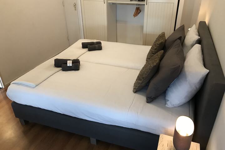 Room 9 of 26