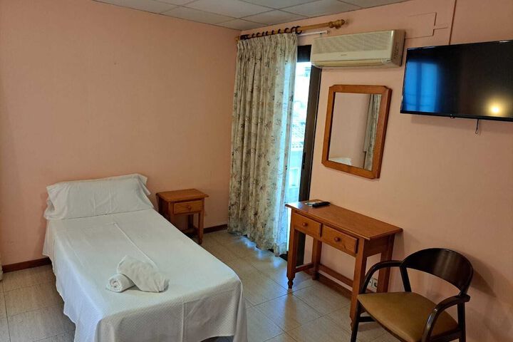 Room 5 of 13