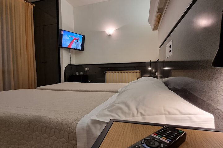 Room 25 of 103