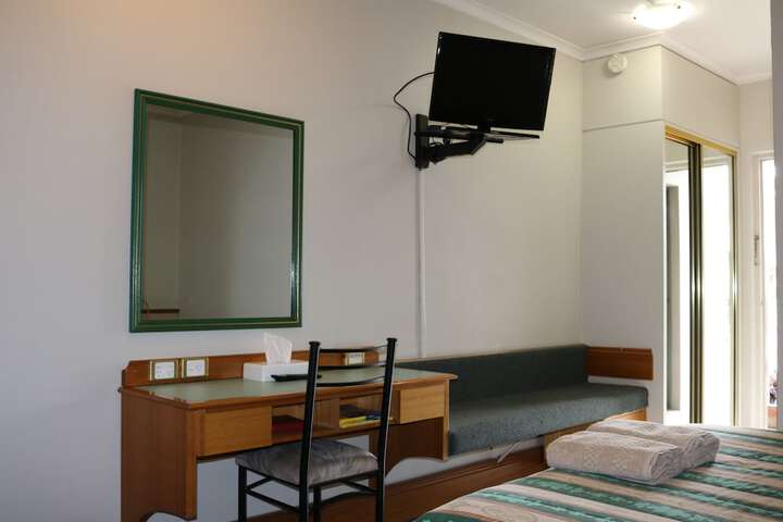 Room 5 of 32