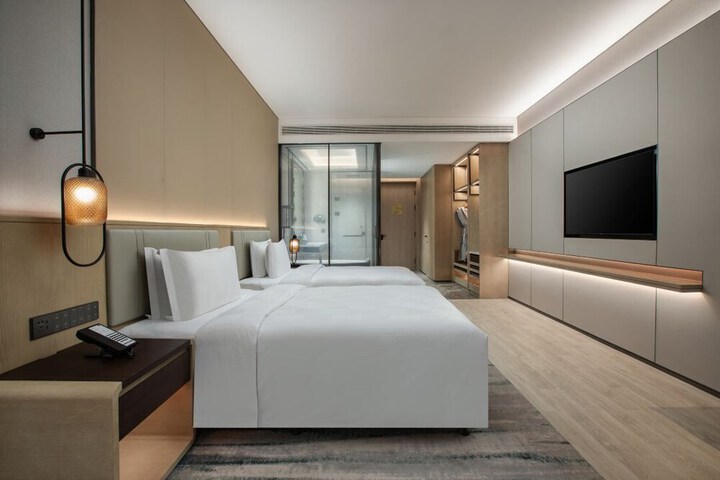 Room 13 of 84